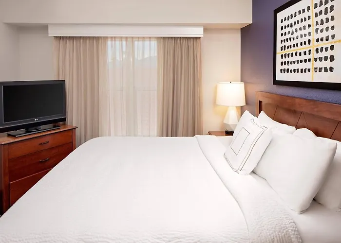 By Marriott Williams Centre Hotel