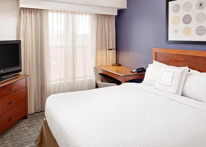 By Marriott Williams Centre Hotel