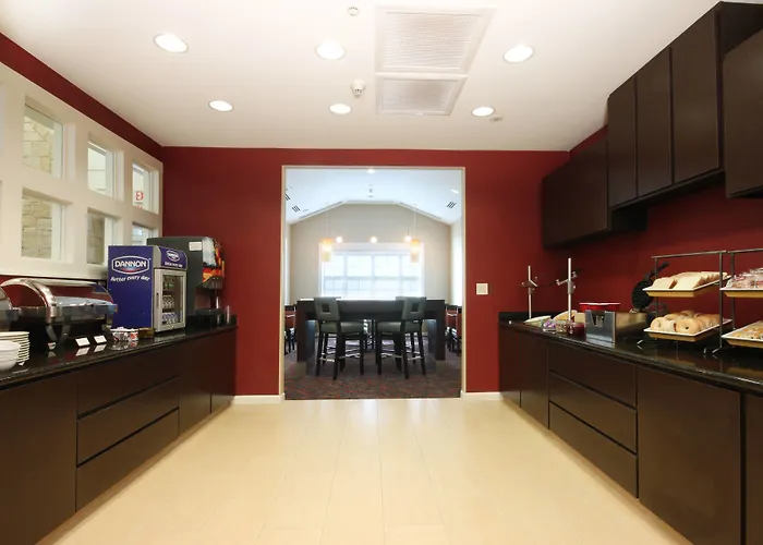 Hotel By Marriott Williams Centre 3*