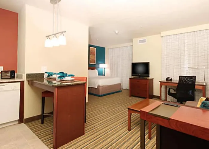 Hotel By Marriott Williams Centre